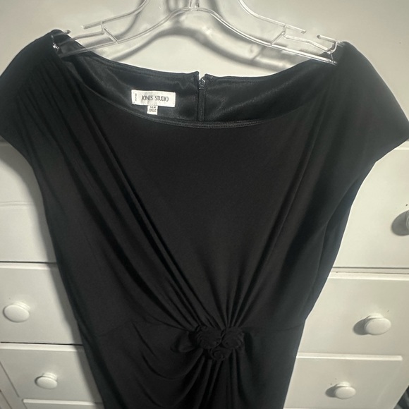 Jones New York Black Ruffled Shift Midi Dress with 3 Roses in Middle Size 14 W - Picture 6 of 9